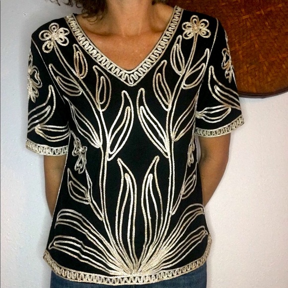 Vintage Tops - 🎩VTG unique gold trim top